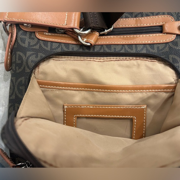 EUC Giani Bernini Block Signature Crossbody - Picture 13 of 16